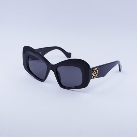 Loewe LW40128I 01A Sunglasses Black Cat Eye Frame, Smoke Lenses - Picture 2 of 9